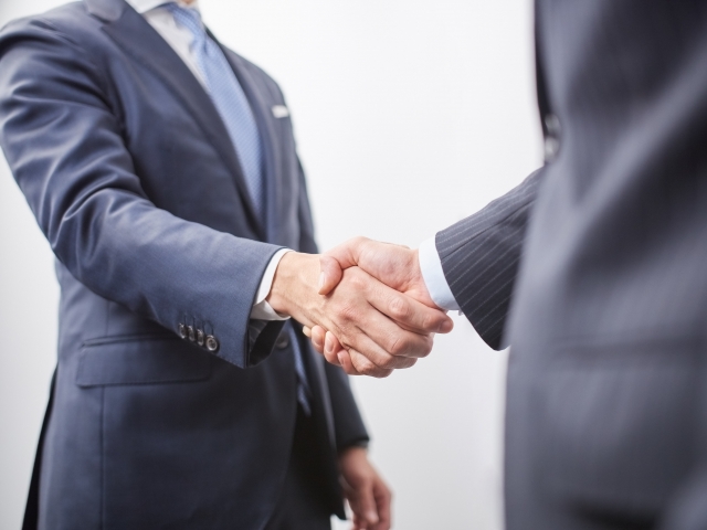 親族に事業継承を考えている人がどんな悩みを持っているか解説をする